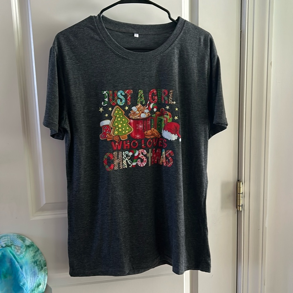 Christmas T-Shirt “just a girl who loves Christmas” size L NWOT